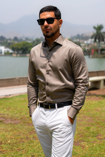 Camisa Slim Fit Algodón Stretch Café